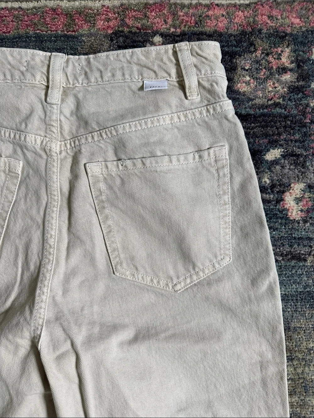 NWOT PacSun 90s Boyfriend Cream Straight-Leg Distressed Jeans Women’s Size 26